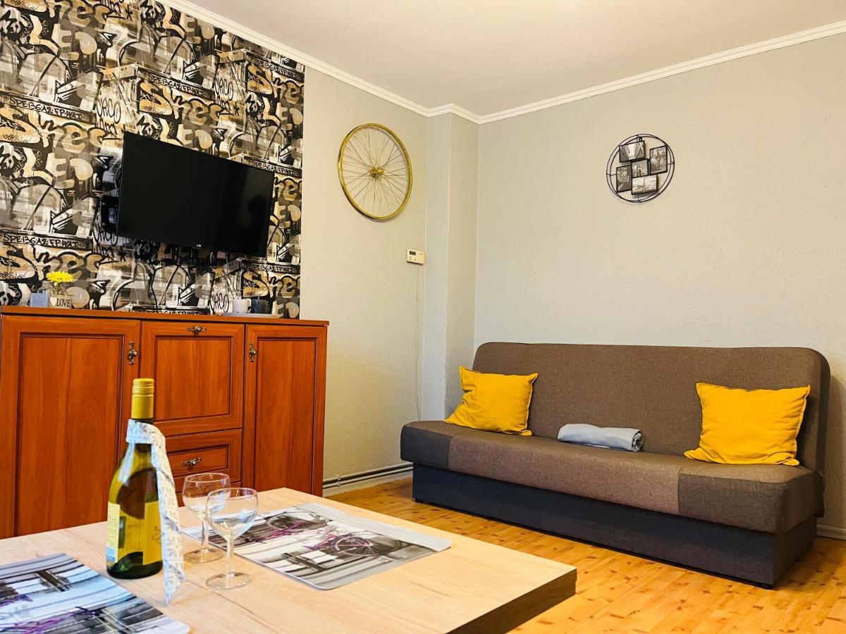Apartament Rowerlovy Lägenhet Wałbrzych Exteriör bild